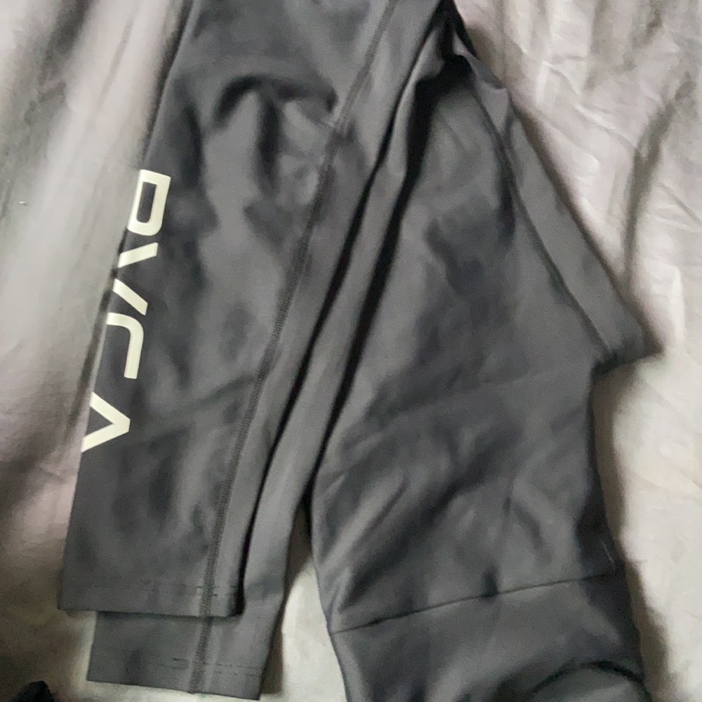 COPY - RVCA - Picture 3 of 3